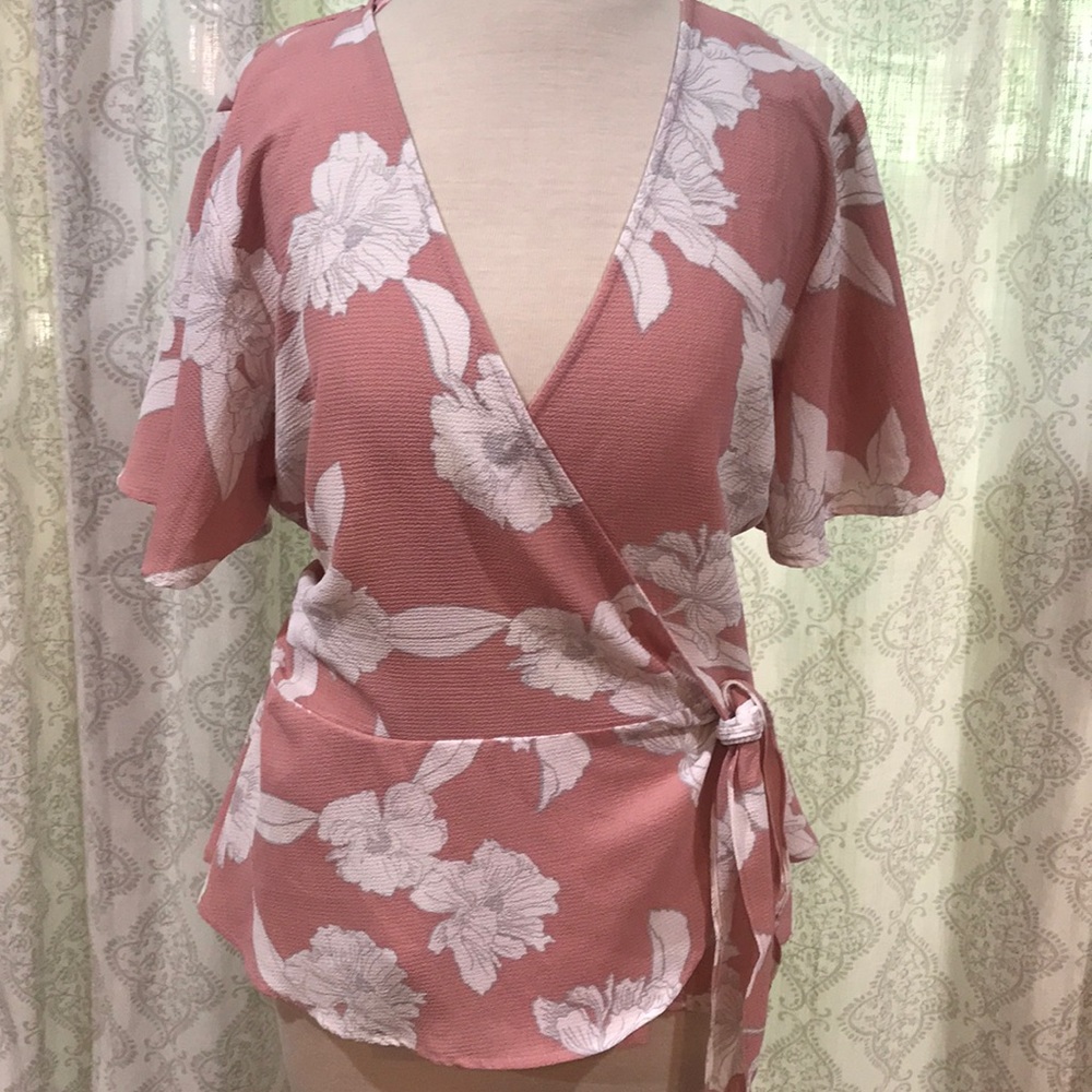 One❤️clothing floral wrap top dusty pink